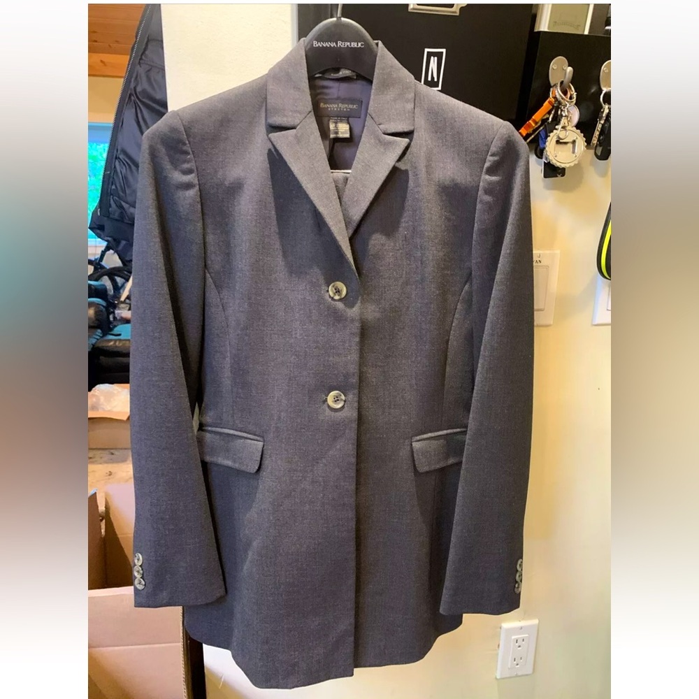 Banana Republic Womans Gray 2PC Suit Size 0 Excellent Shape